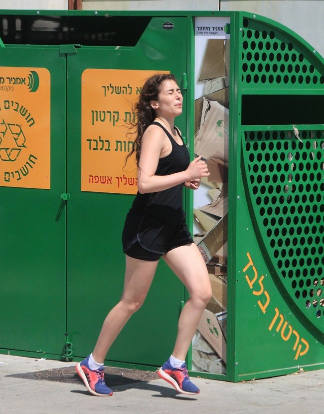 סבל זה לגמרי דבר מובן (צילום: מוטי לבטון) סבל זה לגמרי דבר מובן (צילום: מוטי לבטון)