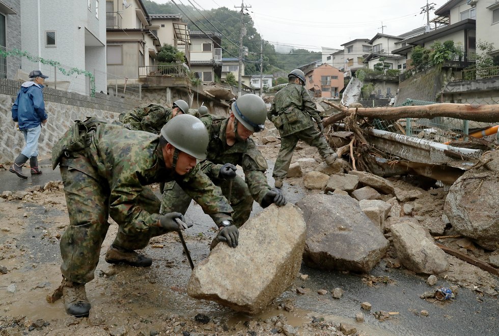 השיטפון ביפן (צילום: EPA)