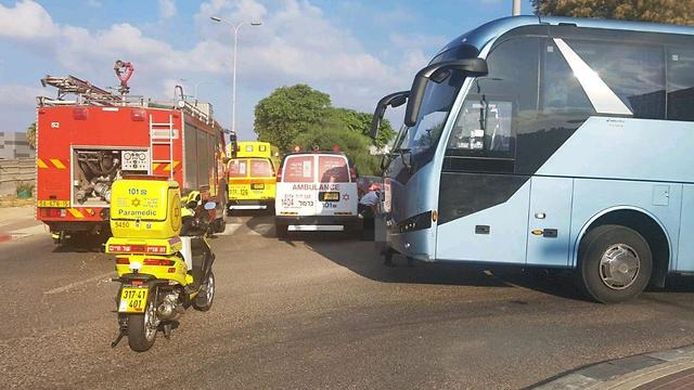 אוטובוס פגע בהולכת רגל בחיפה (צילום: תיעוד מבצעי מד