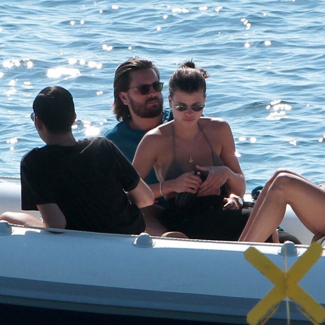 סולחת מהר. סופיה ריצ'י וסקוט דיסיק (צילום: Splashnews) סולחת מהר. סופיה ריצ'י וסקוט דיסיק (צילום: Splashnews)