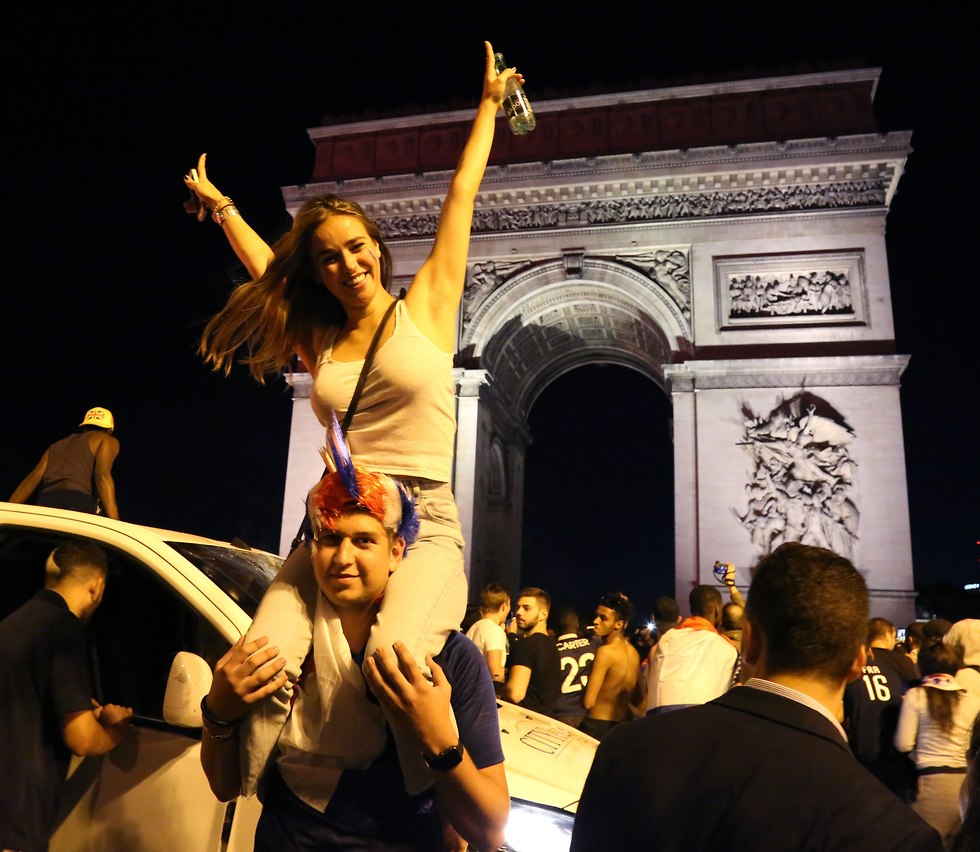 אוהדי נבחרת צרפת חגגו (צילום: AFP)