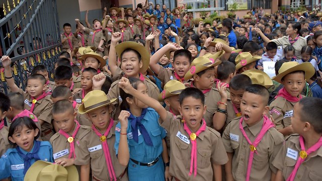 תאילנד חילוץ נערים מערה שמחה (צילום: AFP)