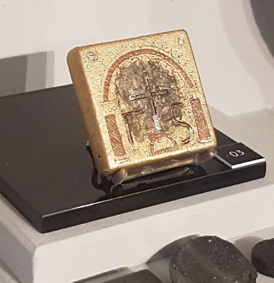 הצלב שהתגלה בחפירות בסוסיתא (צילום: באדיבות מוזיאון הכט, אוניברסיטת חיפה)