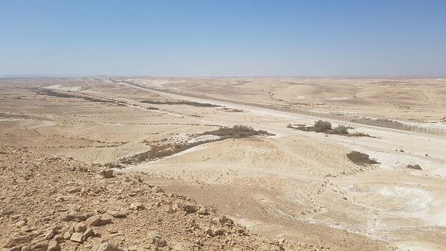 כביש 10, לאורך גבול ישראל מצרים (צילום: מתן צורי)