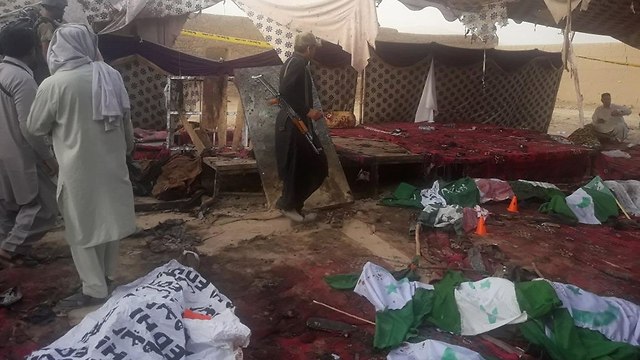 The aftermath of an ISIS attack in Pakistan (Photo: AFP) 
