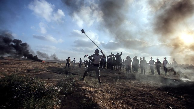 Violent rioting on the Gaza border (Photo: EPA)