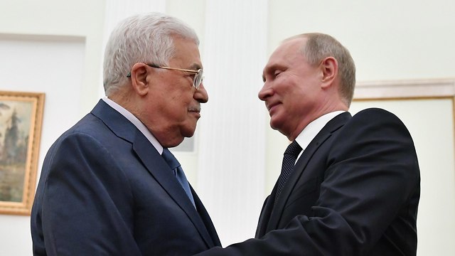 Abbas and Putin meet in Moscow (Photo: EPA)