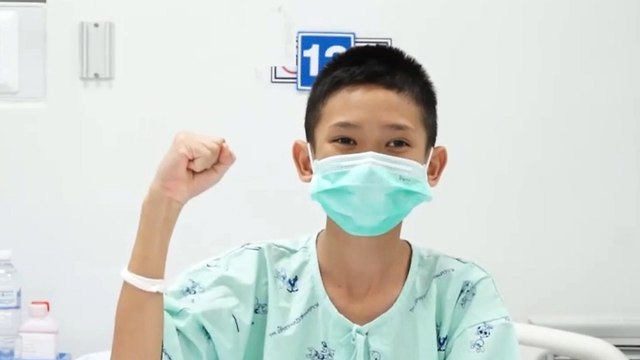 תאילנד ילדים נערים מערה מחולצים משתקמים בית חולים (צילום: EPA)