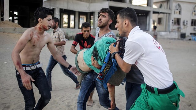 Раненые в секторе Газы. Фото: EPA
