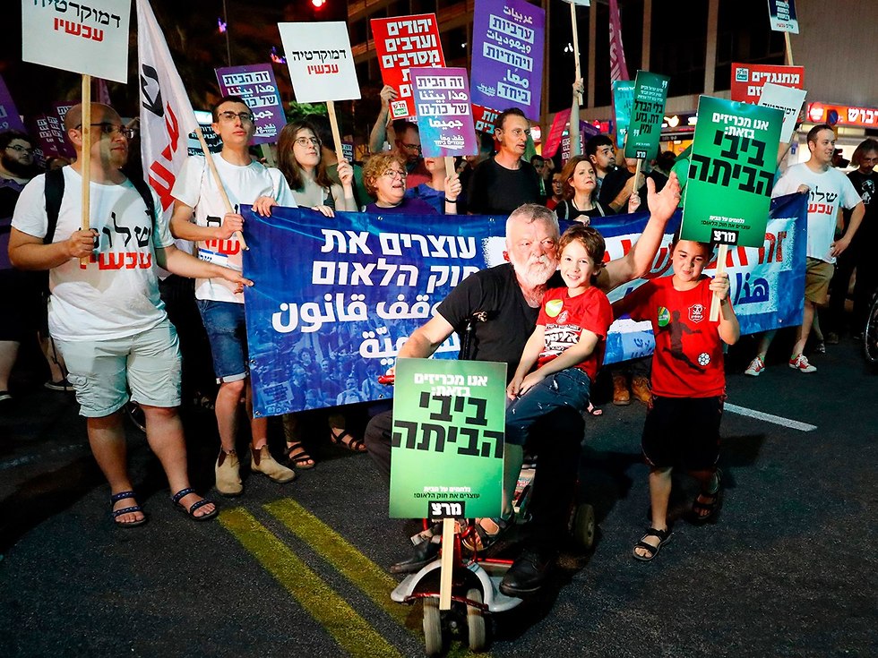 הפגנה נגד חוק הלאום בתל אביב (צילום: AFP)
