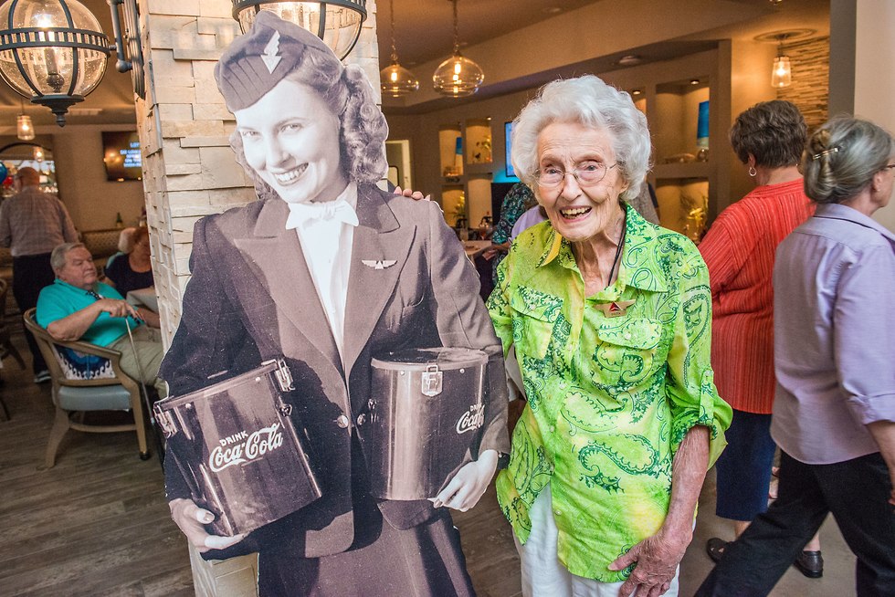 סיביל פיקוק הארמון דיילת לשעבר בת 102 (צילום מתוך: news.delta.com)