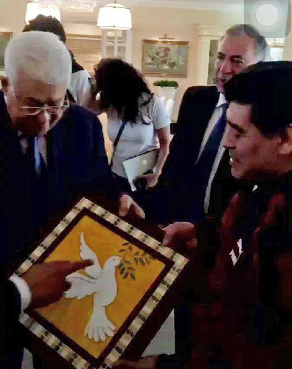 Maradona presented with painting by President Abbas