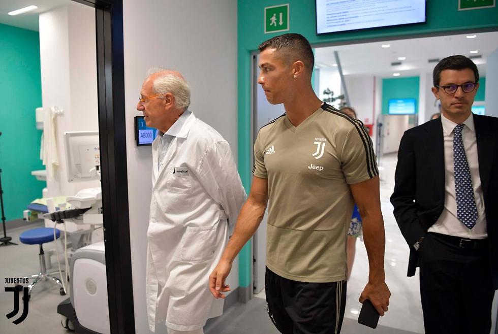 כריסטיאנו רונאלדו עובר בדיקות רפואיות ביובנטוס (צילום: האתר הרשמי של יובנטוס)