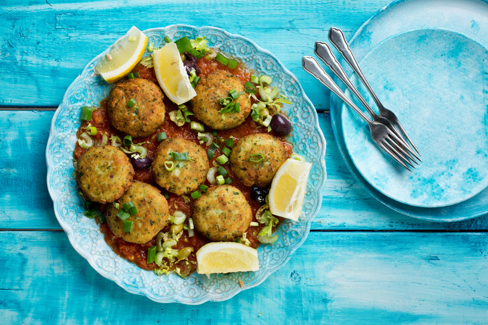 אוכל מתכוני דגים דג בתנור קציצות דגים ברוטב עגבניות סיגרים במילוי דגים