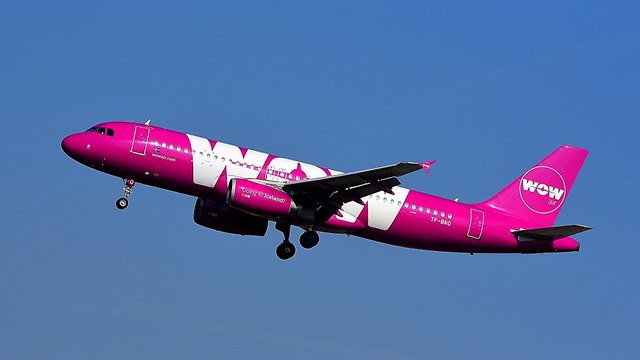 Самолет компании WOW. Фото: shutterstock