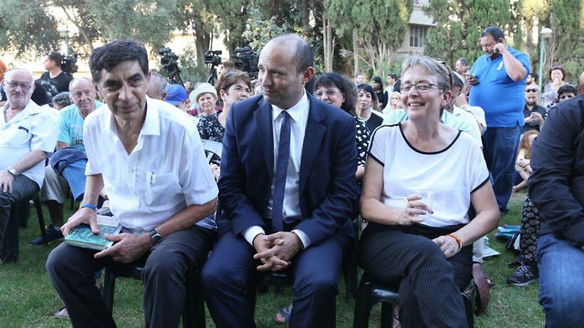 Minister Naftali Bennett and Prof. Simcha Goldin (Photo: Motti Kimchi )