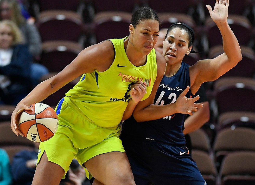 ליז קמבייג' WNBA דאלאס ווינגס (צילום: AP)