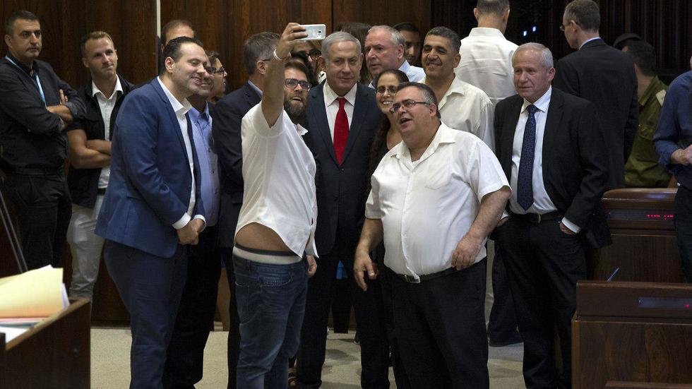 Likud lawmakers celebrate the passage of the Nation-State bill with a selfie  (צילום: עמית שאבי)