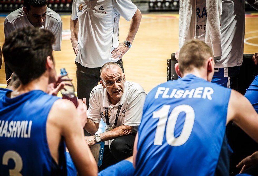 אריאל בית הלחמי עם נבחרת העתודה (צילום: FIBA.com)