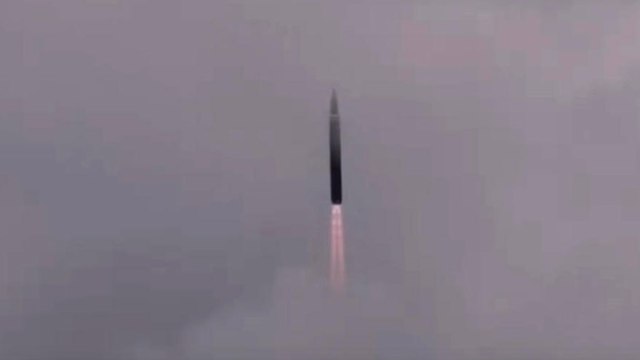 שיגור טיל בליסטי ברוסיה (צילום: EPA)