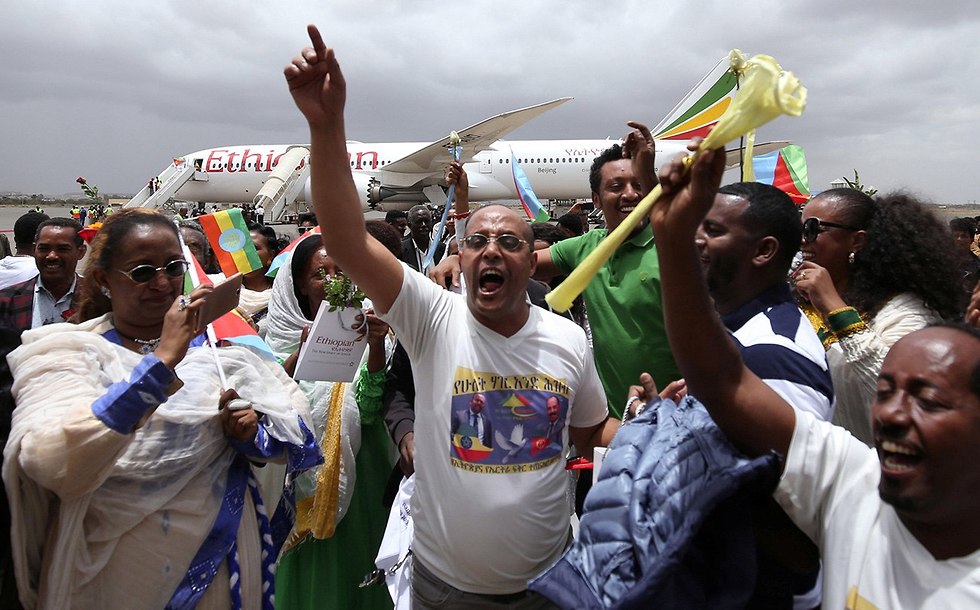 טיסה ראשונה מ אתיופיה ל אריתריאה אחרי 20 שנה (צילום: רויטרס)