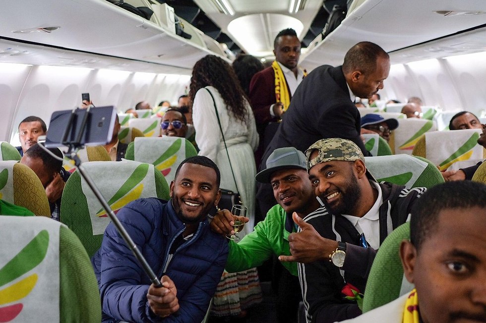 טיסה ראשונה מ אתיופיה ל אריתריאה אחרי 20 שנה (צילום: AFP)