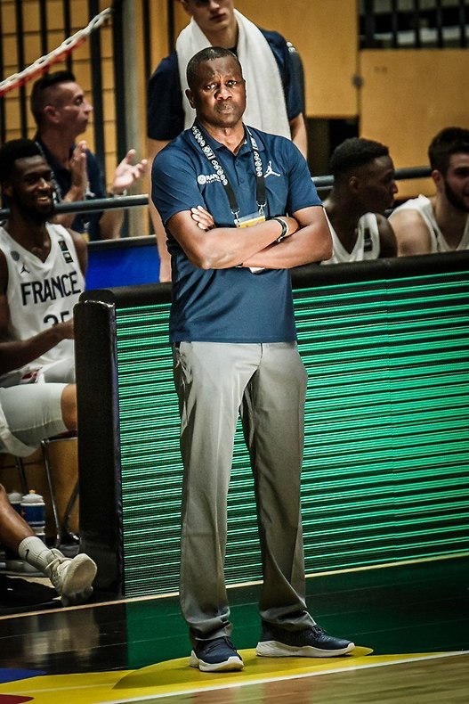 ז'אן אימה טופאן, מאמן הנבחרת (צילום: FIBA.COM)