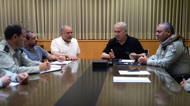 Prime Minister Netanyahu, Defense Minister Lieberman and IDF Chief Eisenkot hold situation assessment at the Kirya IDF headquarters (Photo: Ariel Hermoni/Defense Ministry)