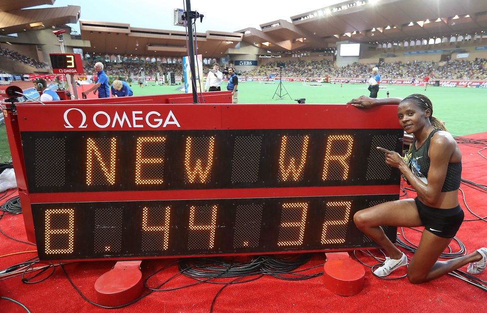 ביאטריס צ'פקואץ' אחרי שיא העולם (צילום: AFP)