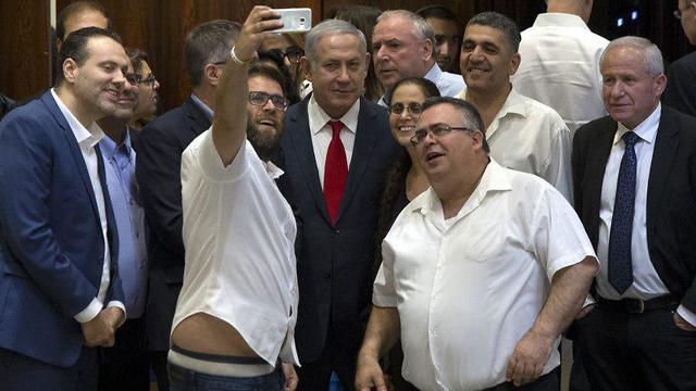 Prime Minister Netanyahu and MKs after the vote (Photo: Amit Shaabi)