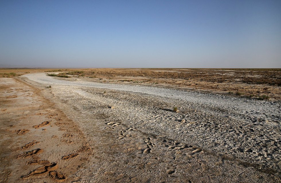 במקום שפעם זרם נהר זיינדה רוד מחוז איספהאן איראן (צילום: AP)