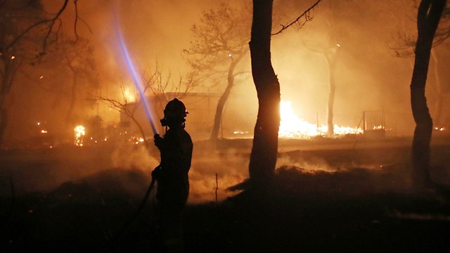 יוון שריפות אתונה (צילום: AP)