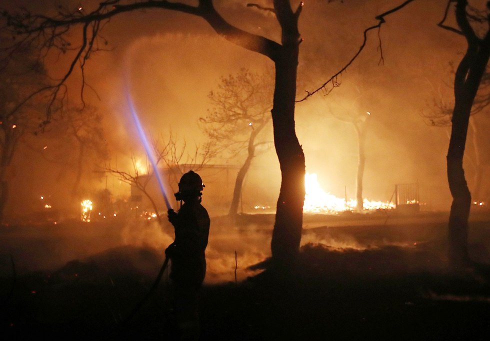 יוון שריפות אתונה (צילום: AP)