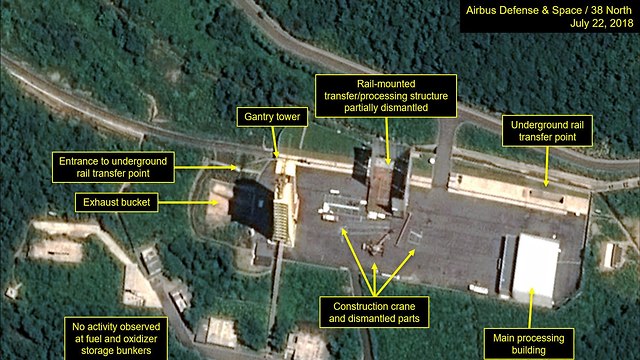 צילומי לויין של פירוק אתר שיגורי לויין בצפון קוריאה (צילום: AFP)