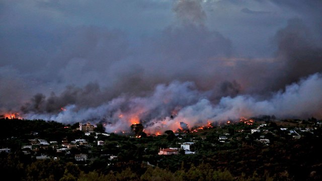 שריפה שריפות יוון אתונה אש להבות הרוגים נזק (צילום: רויטרס)