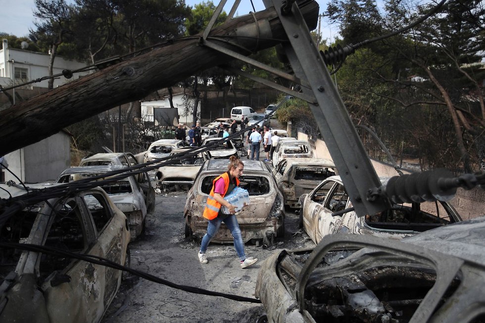 שריפה שריפות יוון אתונה אש להבות הרוגים נזק (צילום: AP)