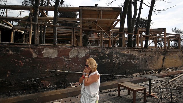 שריפה שריפות יוון אתונה אש להבות הרוגים נזק (צילום: AP)