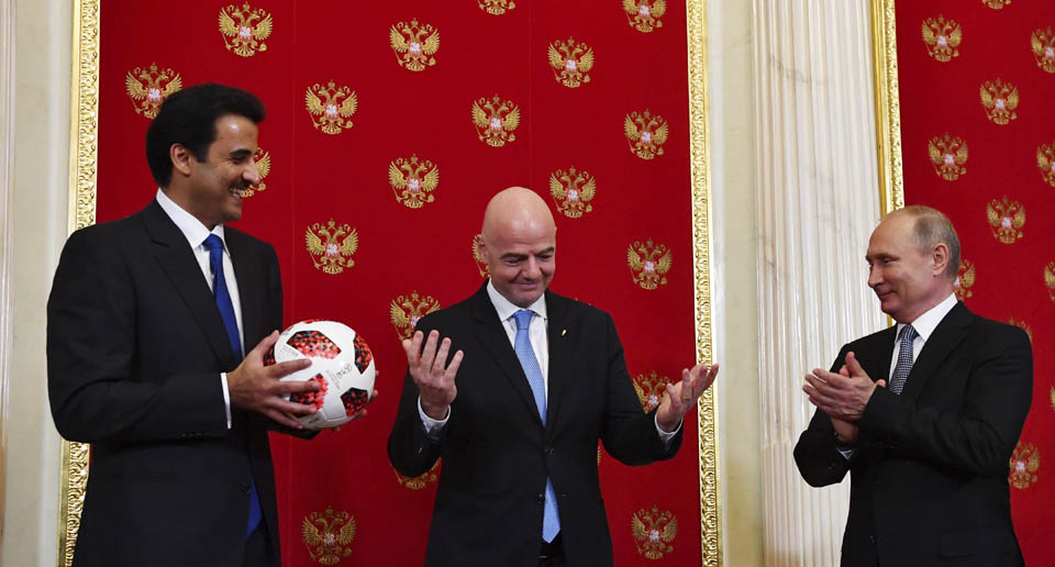 Эмир Катара Тамим бин Хамад аль-Тани, президент ФИФА Джанни Инфантино и президент РФ Владимир Путин. Фото АР