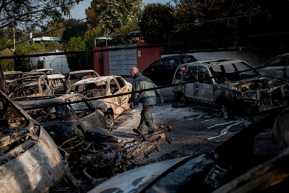 שריפת ענק ב עיירה מאטי יוון (צילום: AFP)