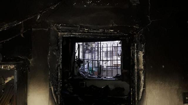 שריפה בבניין מגורים בשכונת בית ישראל בירושלים (צילום: דוברות כבאות והצלה מחוז ירושלים)