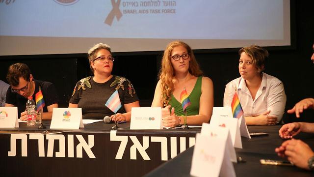 מסיבת עיתונאים במרכז הגאה בתל אביב (צילום: מוטי קמחי)