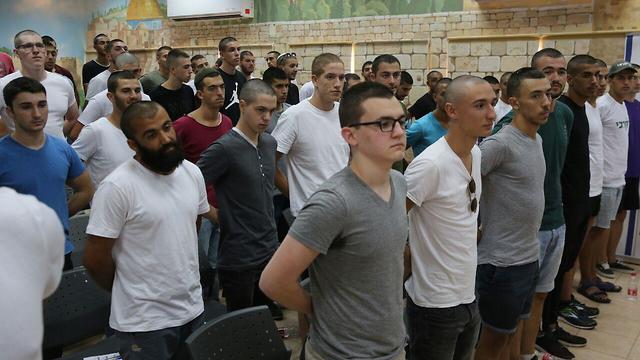 Young inductees into the IDF (Photo: Motti Kimche)