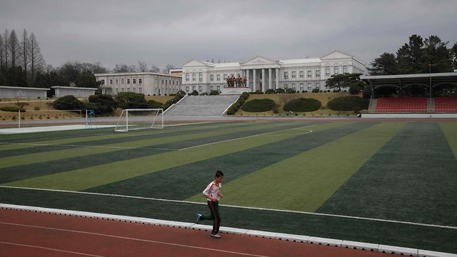 בית הספר המהפכני מנגיונגדה לבנים ב צפון קוריאה  (צילום: AFP)