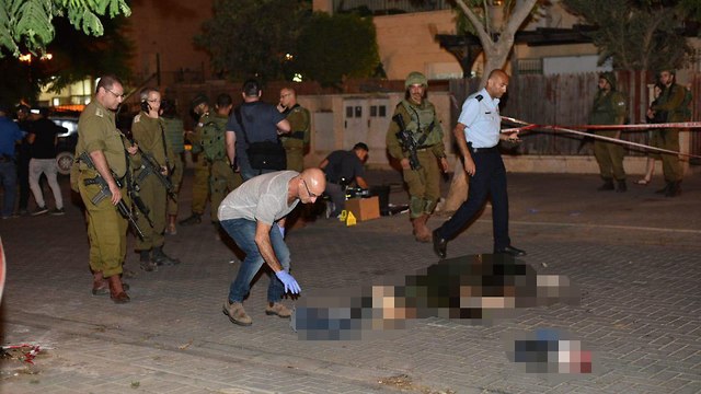 A stabbing attack in the settlement of Adam  (Photo: Yoav Dudkevitch)