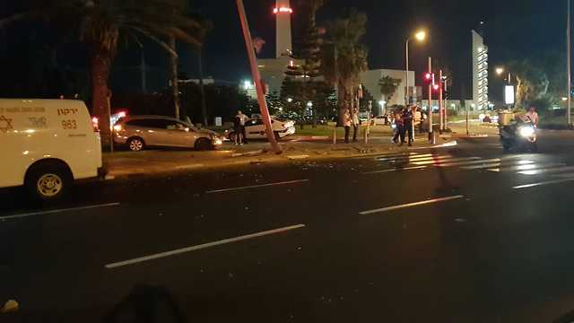 זירת התאונה ברחוב רחבעם זאבי בתל אביב (צילום: תיעוד מבצעי מד