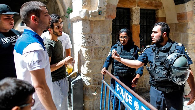 Muslim worshipers argue with police outside Temple Mount (Photo: AFP)