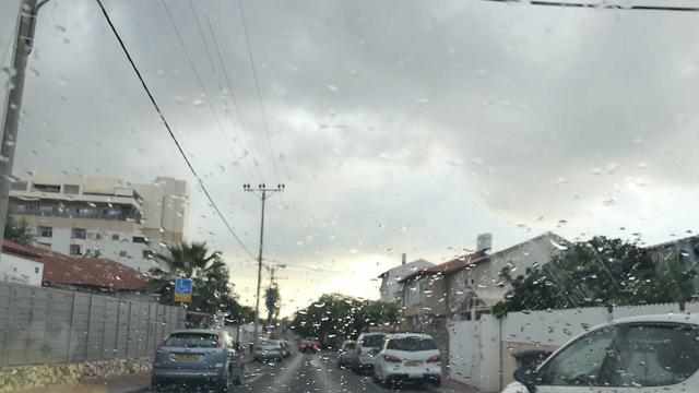 גשם בראשון לציון (צילום: דור אדוט)