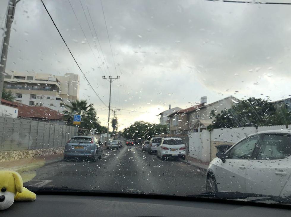 גשם בראשון לציון (צילום: דור אדוט)