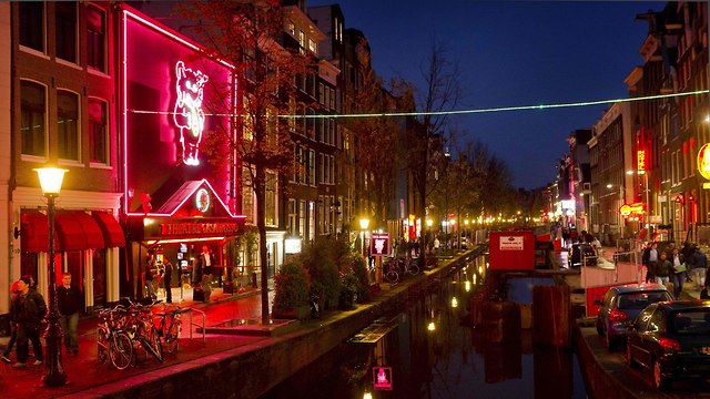 הולנד מזהירה מאלימות ו פשע בלילה ב אמסטרדם (צילום: AFP)