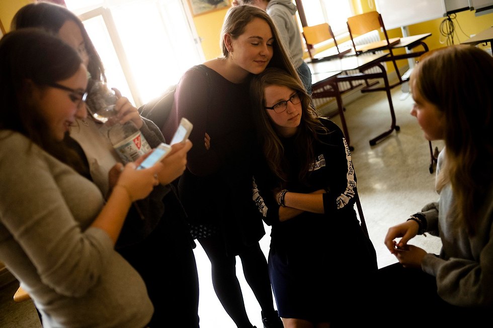גרמניה בני נוער יהודים מתנדבים בתי ספר מסבירים מה זה יהודי (צילום: AP)